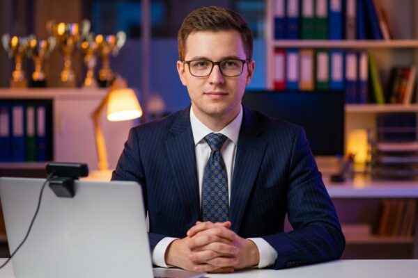 Formation IAS 1 à distance 2025 pour salarié de banque souhaitant devenir courtier indépendant : passerelles, validation des acquis bancaires et immatriculation ORIAS